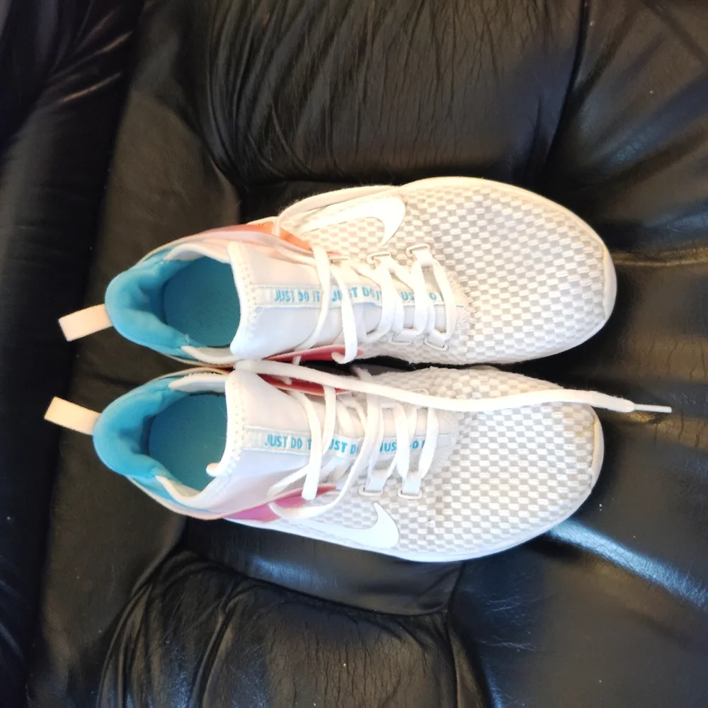 NIKE Air Max Bella White/Pink Athletic Sneakers - Size 8 - Picture 2 of 11